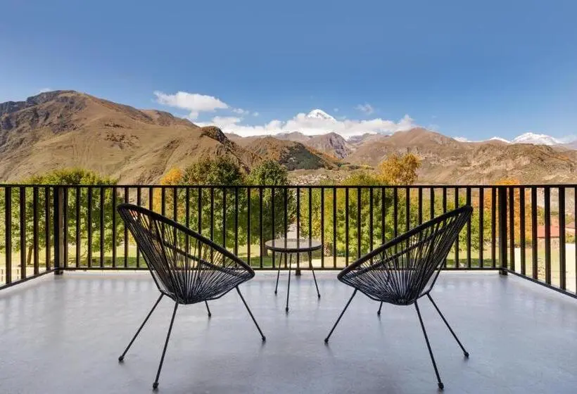 اتاق خانوادگی, Intourist Kazbegi