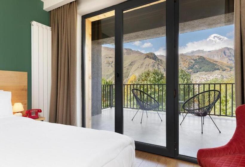 اتاق خانوادگی, Intourist Kazbegi