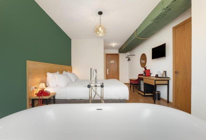 اتاق خانوادگی, Intourist Kazbegi