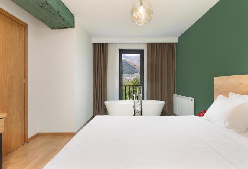 اتاق خانوادگی, Intourist Kazbegi