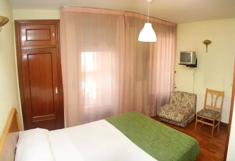 اتاق استاندارد یک نفره, Hostal Arlanzón
