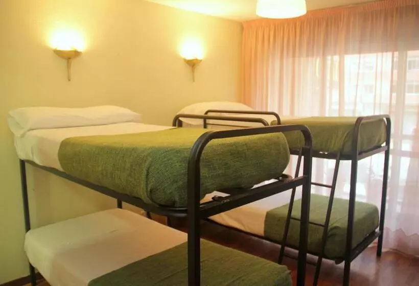 اتاق استاندارد سه نفره, Hostal Arlanzón