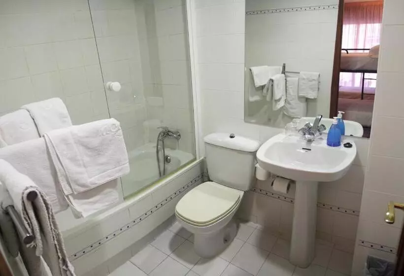 اتاق استاندارد سه نفره, Hostal Arlanzón