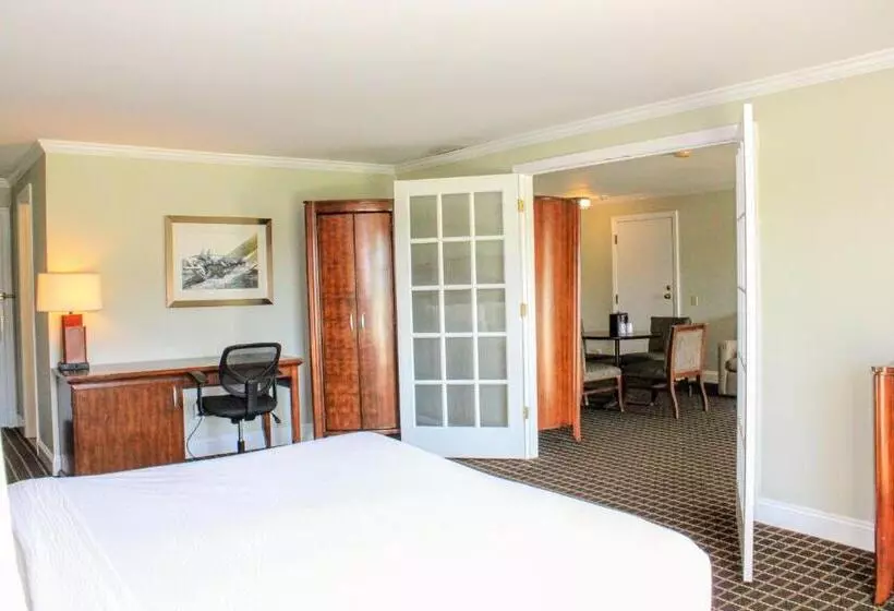 سوییت, Cape Cod Irish Village The Emerald Resort