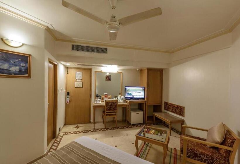 Номер Deluxe, Comfort Inn President Near Ahmedabad Junction Station