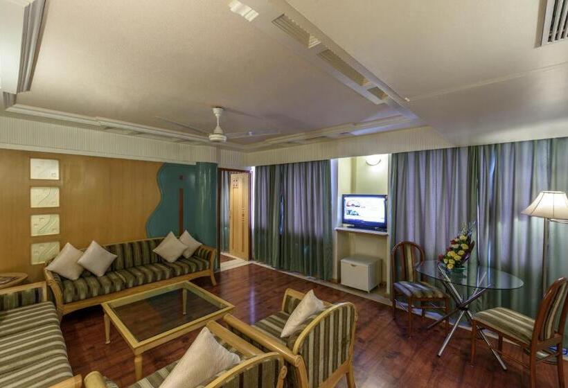 Люкс Повышенной Комфортности, Comfort Inn President Near Ahmedabad Junction Station