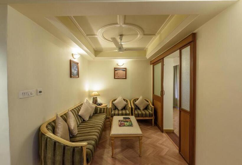 Люкс Повышенной Комфортности, Comfort Inn President Near Ahmedabad Junction Station
