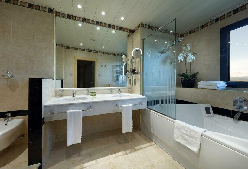 جناح, Eurostars Madrid Foro