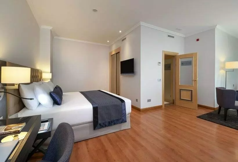 اتاق استاندارد سه نفره, Eurostars Madrid Foro