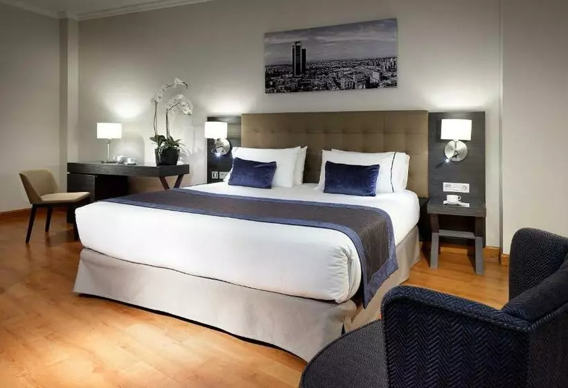 اتاق سوپریور با تخت بزرگ, Eurostars Madrid Foro