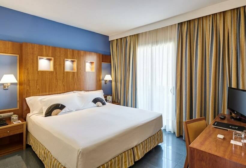 Habitación Superior Vista Piscina, Sercotel Kalma Sitges
