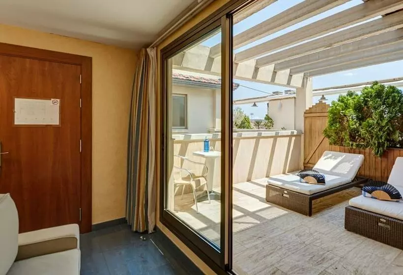 اتاق سوپریور با چشمانداز استخر, Sercotel Kalma Sitges