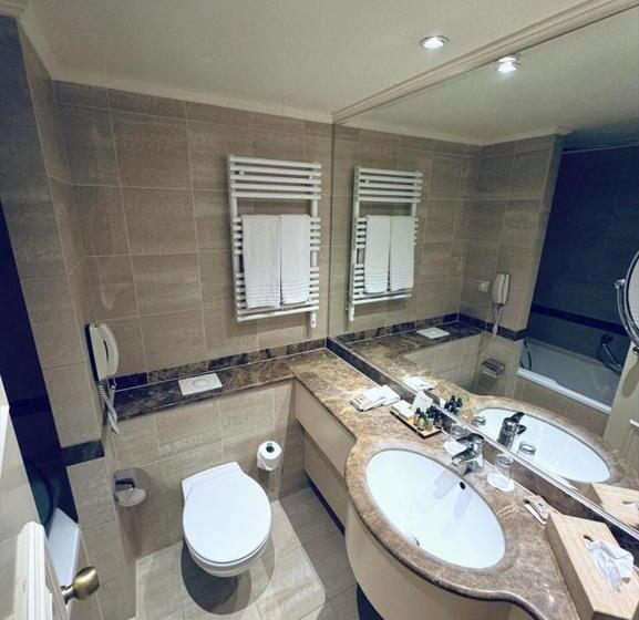 Superior Kamer, Le Châtelain