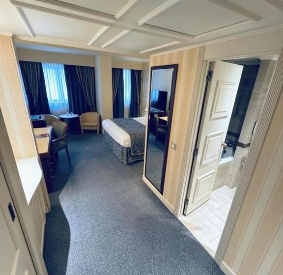 Superior Kamer, Le Châtelain