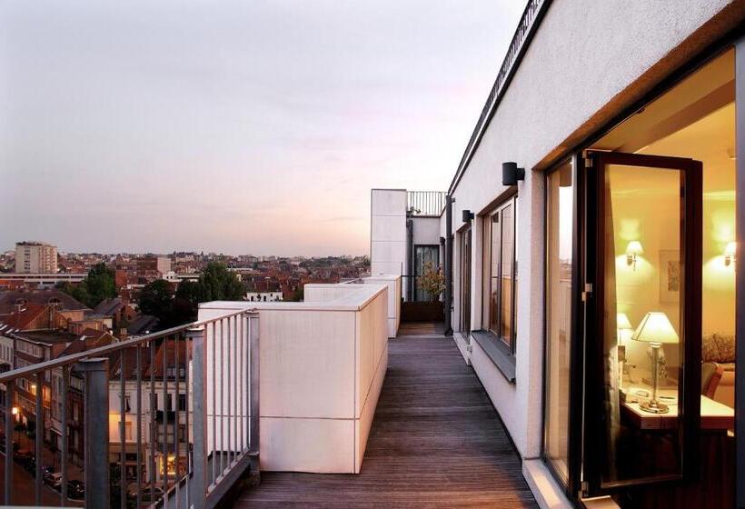 Suite, Le Châtelain