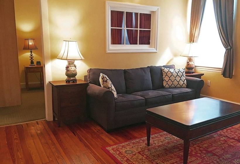 套房, Morris House