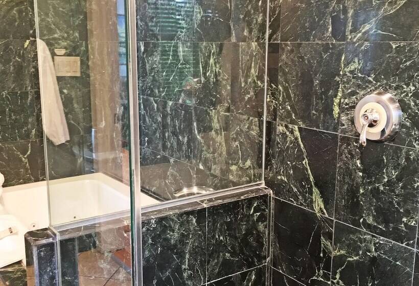 带大床的套房, Morris House