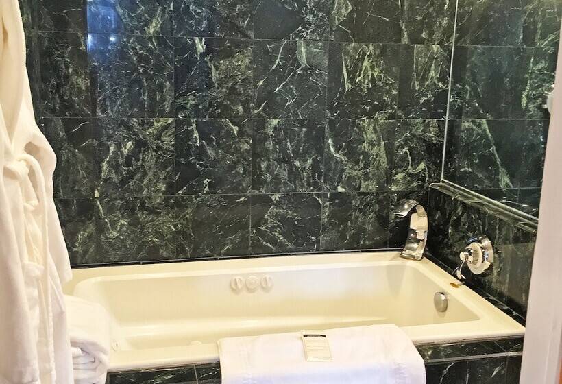 带大床的套房, Morris House