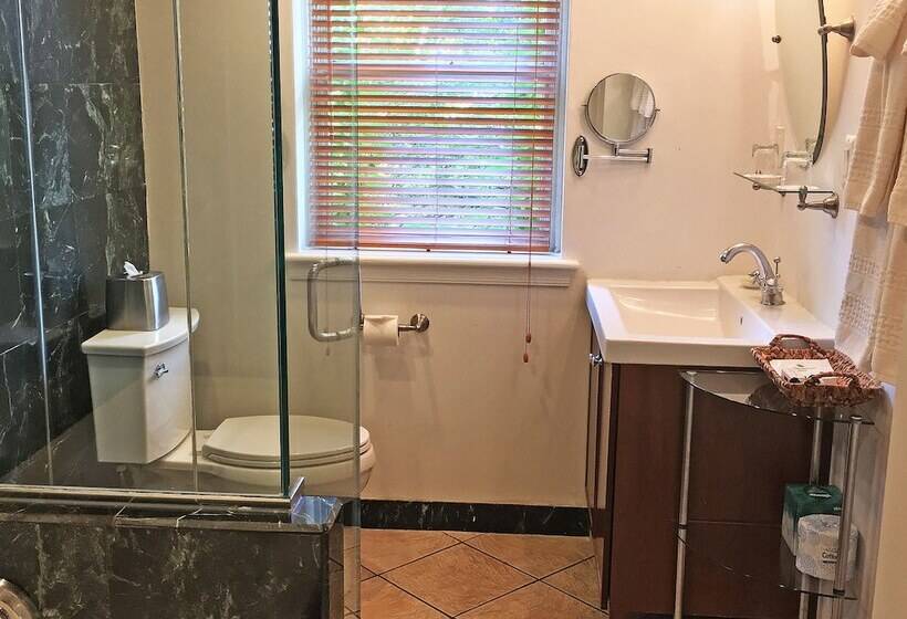 带大床的套房, Morris House