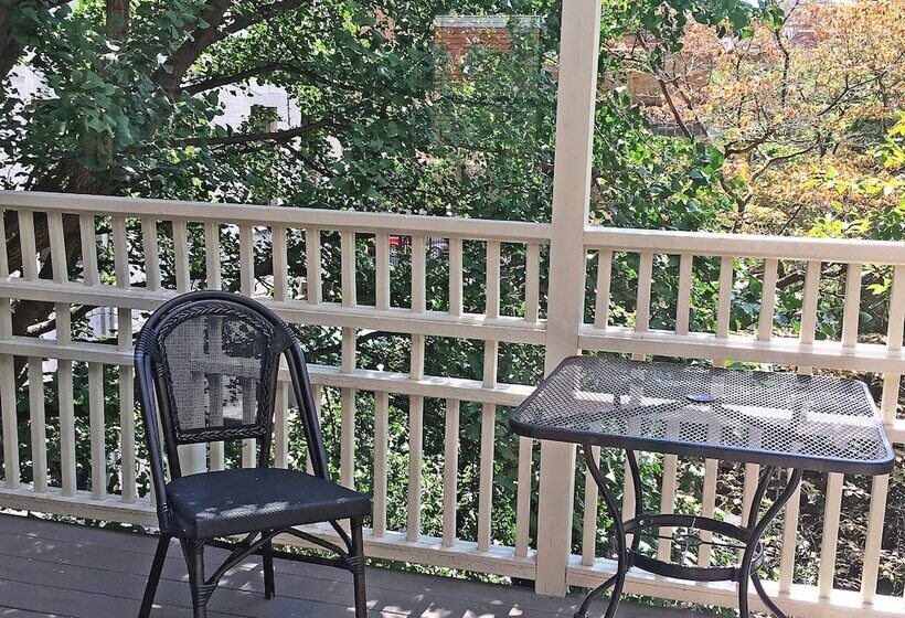 带大床的套房, Morris House