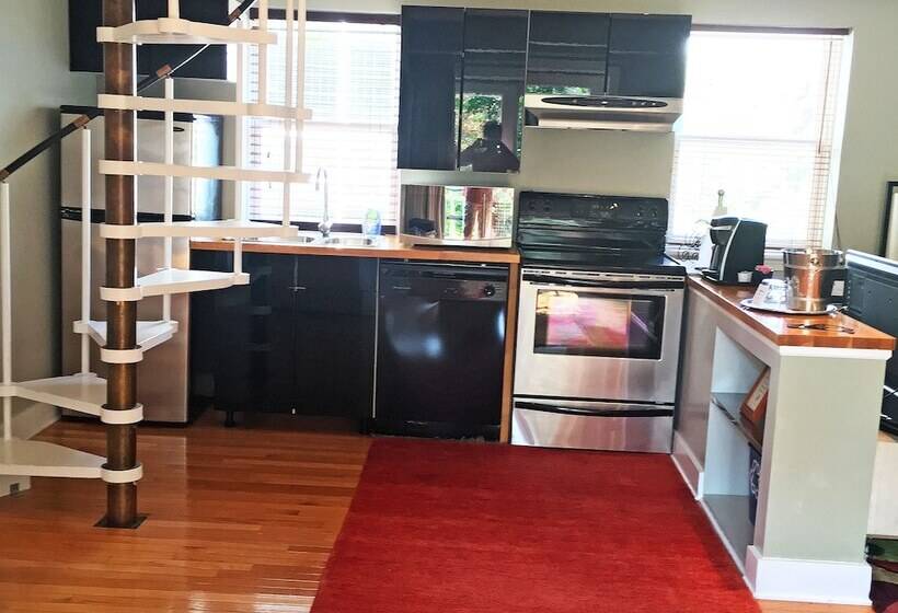 带大床的套房, Morris House