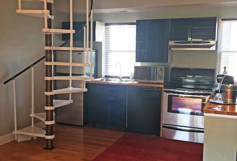 带大床的套房, Morris House