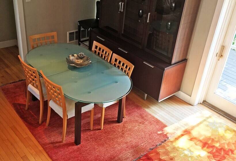 带大床的套房, Morris House