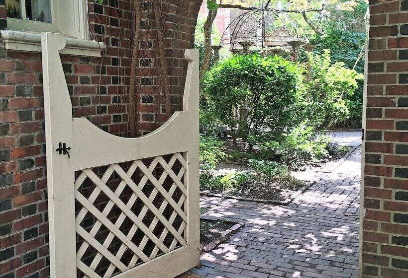 套房, Morris House