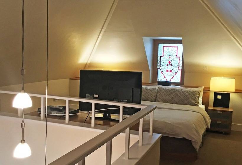 带大床的套房, Morris House