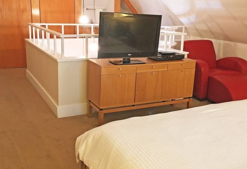 带大床的套房, Morris House