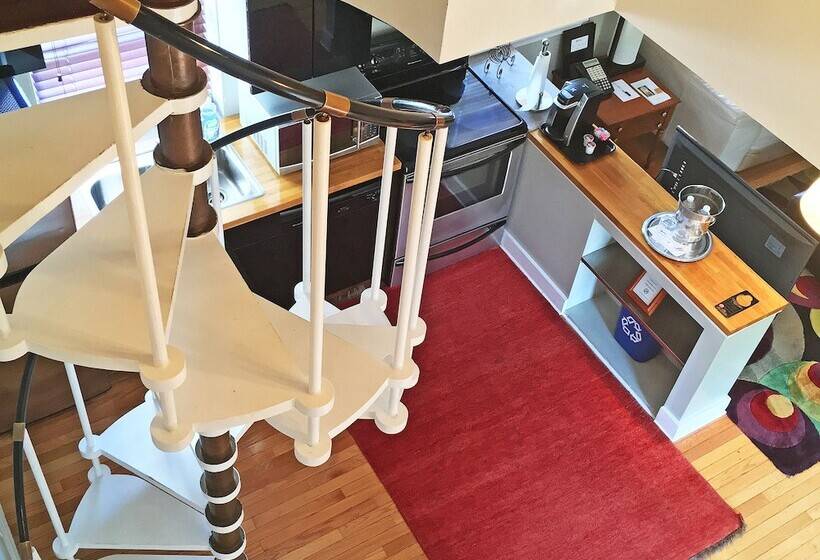 带大床的套房, Morris House