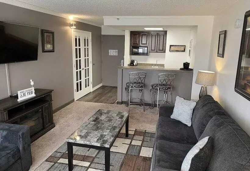 سوئیت 2 خوابه, Ramada By Wyndham Albuquerque Midtown