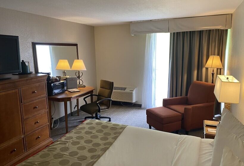 山の見えるスーペリアルーム, Ramada By Wyndham Albuquerque Midtown