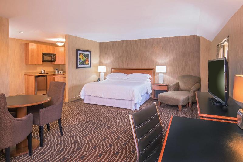 스위트 킹사이즈 침대, Sheraton Springfield Monarch Place