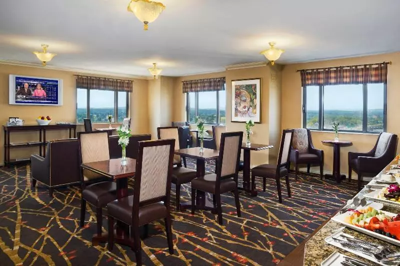 キングサイズベッドのスイートルーム, Sheraton Springfield Monarch Place