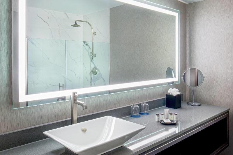 스탠다드 룸 킹사이즈 침대, Sheraton Springfield Monarch Place