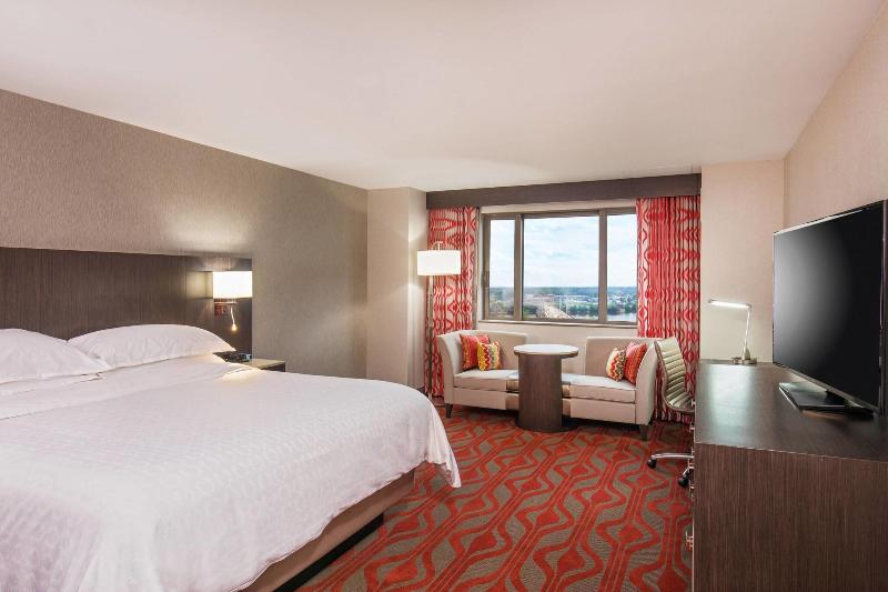 キングサイズベッドのクラブルーム, Sheraton Springfield Monarch Place