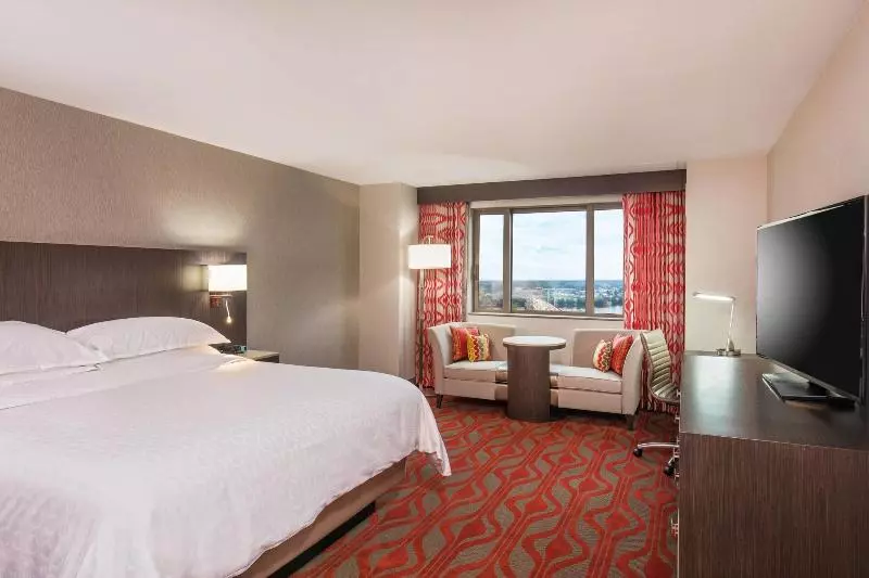 キングサイズベッドのクラブルーム, Sheraton Springfield Monarch Place