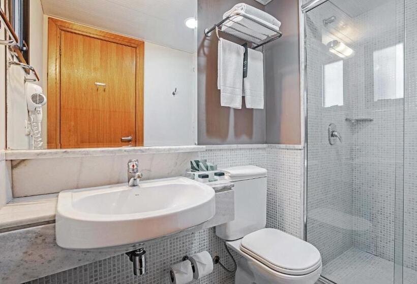 デラックススタジオ, Slaviero Curitiba Batel