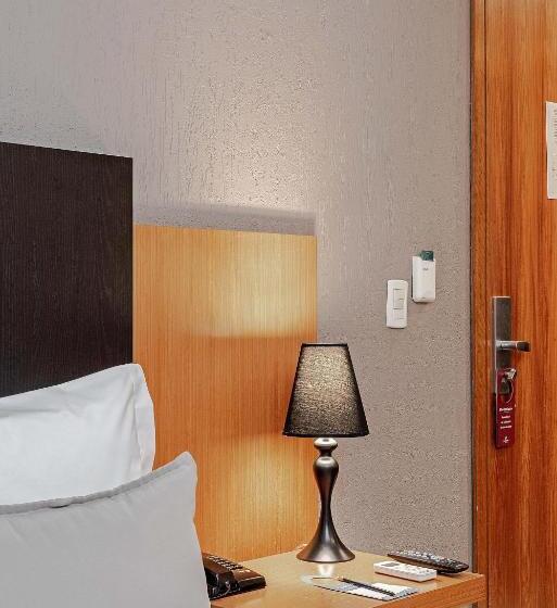 デラックススタジオ, Slaviero Curitiba Batel