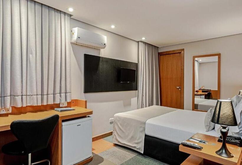 デラックススタジオ, Slaviero Curitiba Batel