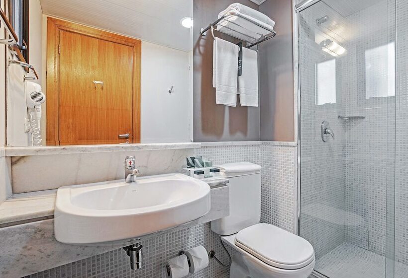 デラックススタジオ, Slaviero Curitiba Batel