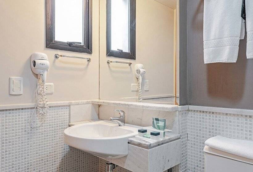 デラックススタジオ, Slaviero Curitiba Batel