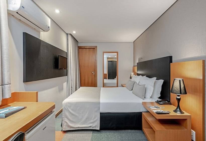 デラックススタジオ, Slaviero Curitiba Batel