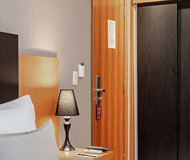 デラックススタジオ, Slaviero Curitiba Batel