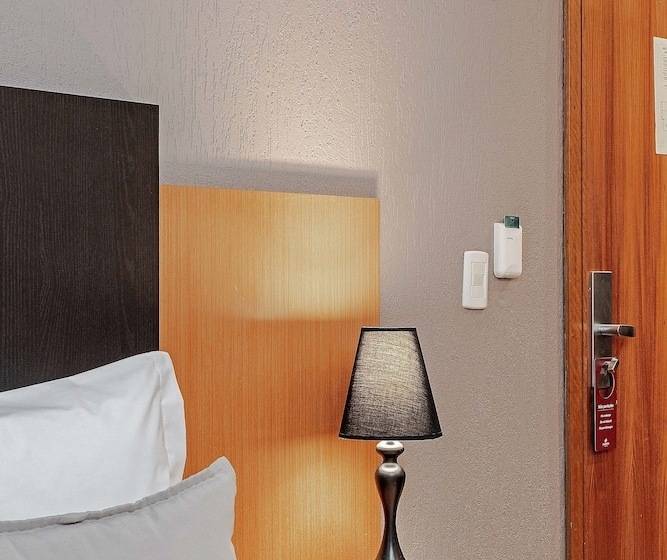 デラックススタジオ, Slaviero Curitiba Batel