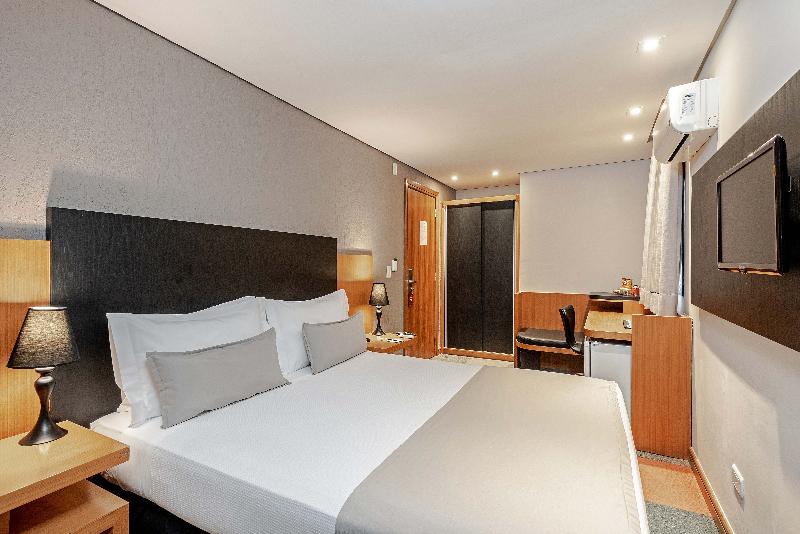 デラックススタジオ, Slaviero Curitiba Batel