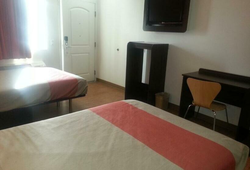 디럭스 룸, Motel 6 Bell Gardens