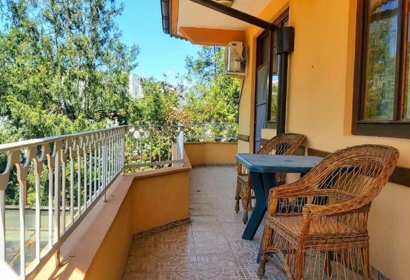 اتاق خانوادگی, Vila Egreta