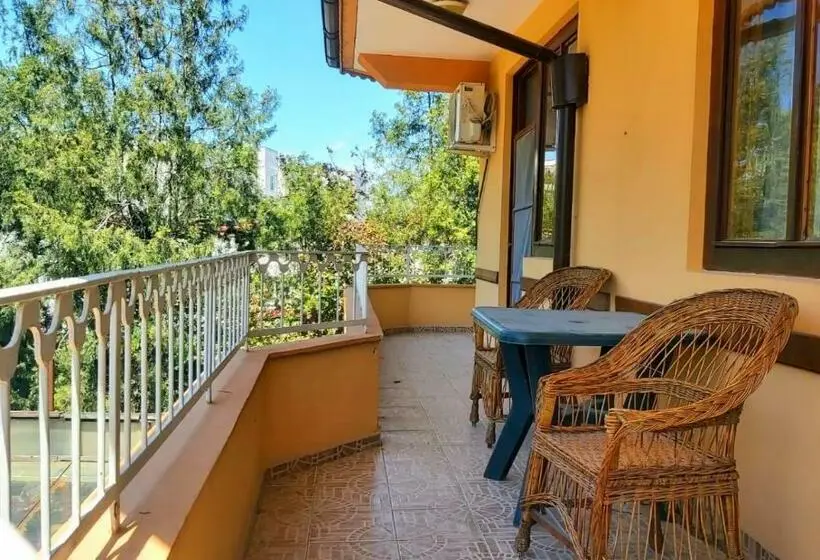 Perhehuone, Vila Egreta